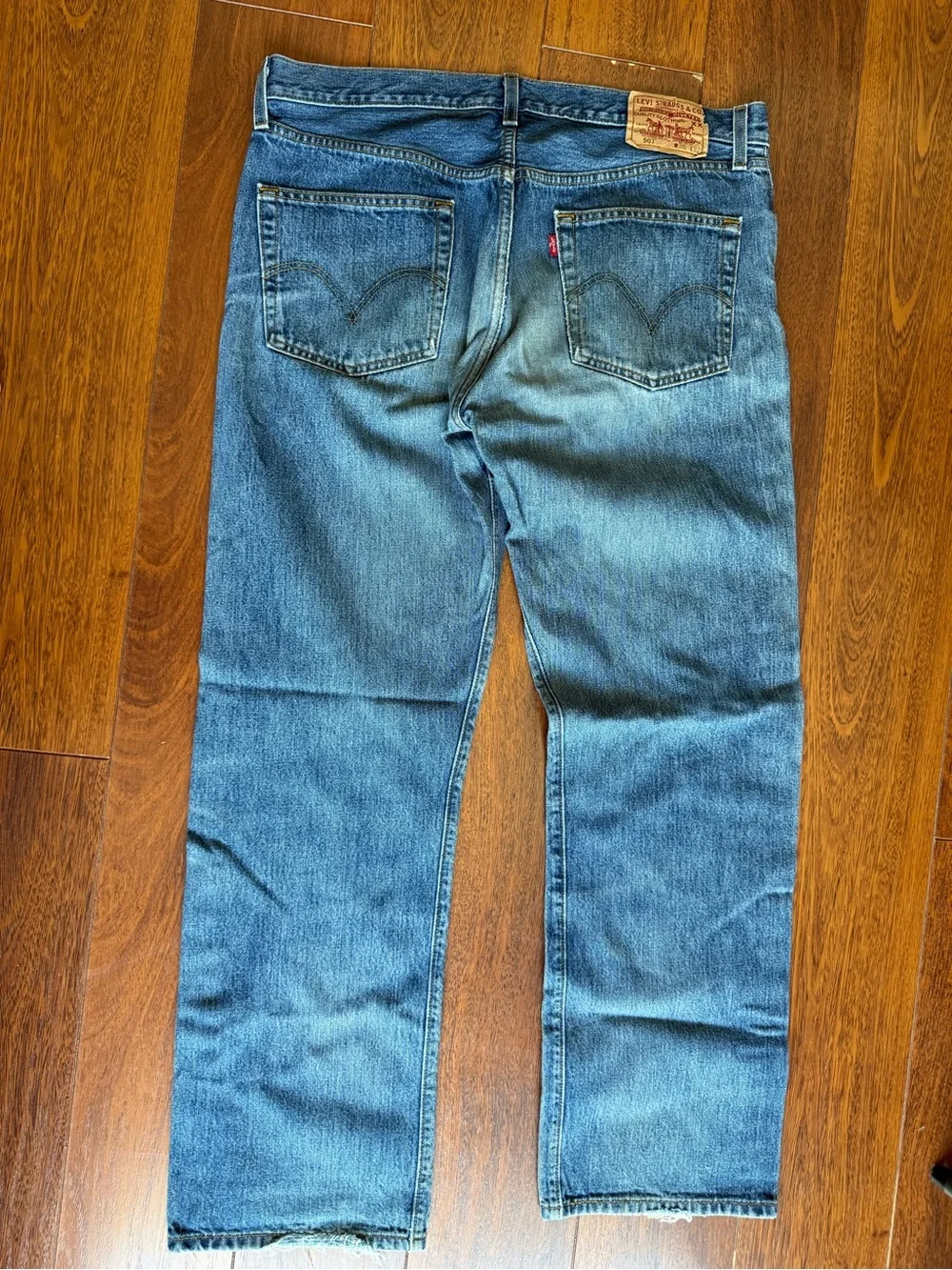 Levi's Men's Medium Blue Straight-Leg Denim Jeans